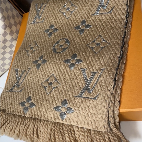 Louis Vuitton Tan and Gray Scarf - Picture 1 of 4